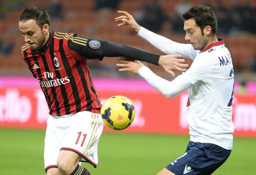 Pazzini subentra a Honda e viene subito tallonato da Mantovani. Ansa